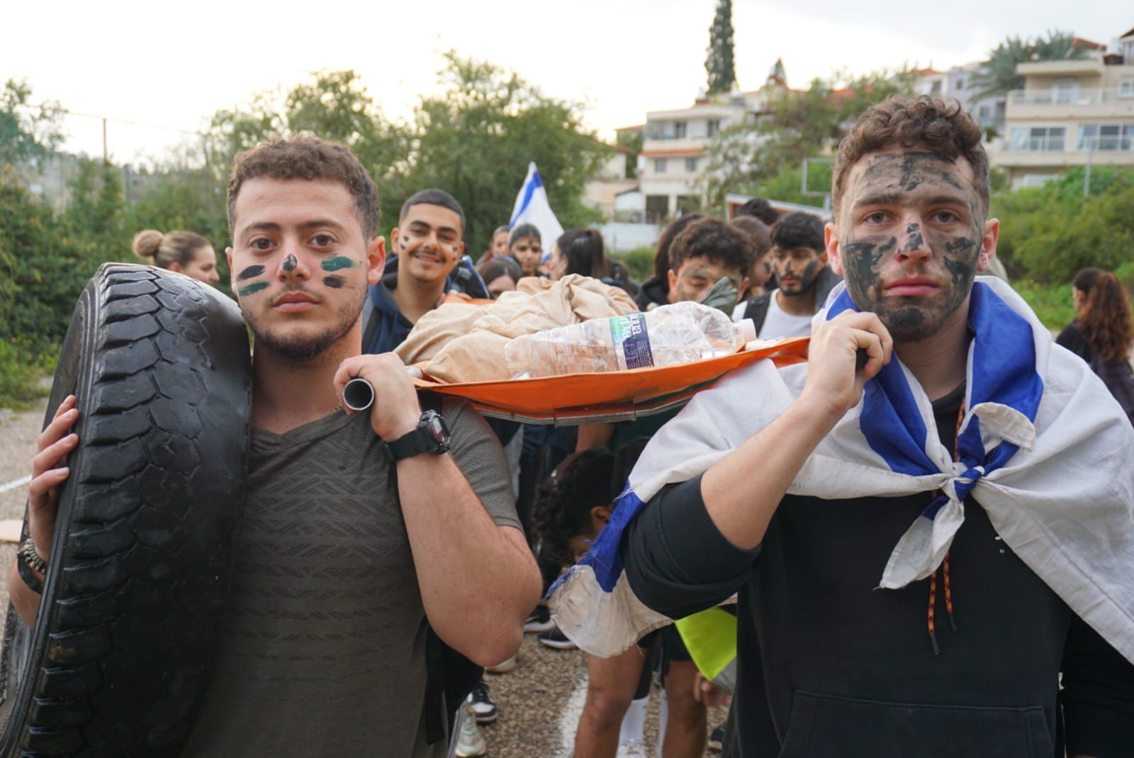 בני נוער במסע אלונקות